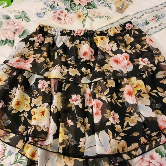 Floral layered skirt - Picture 4 of 4